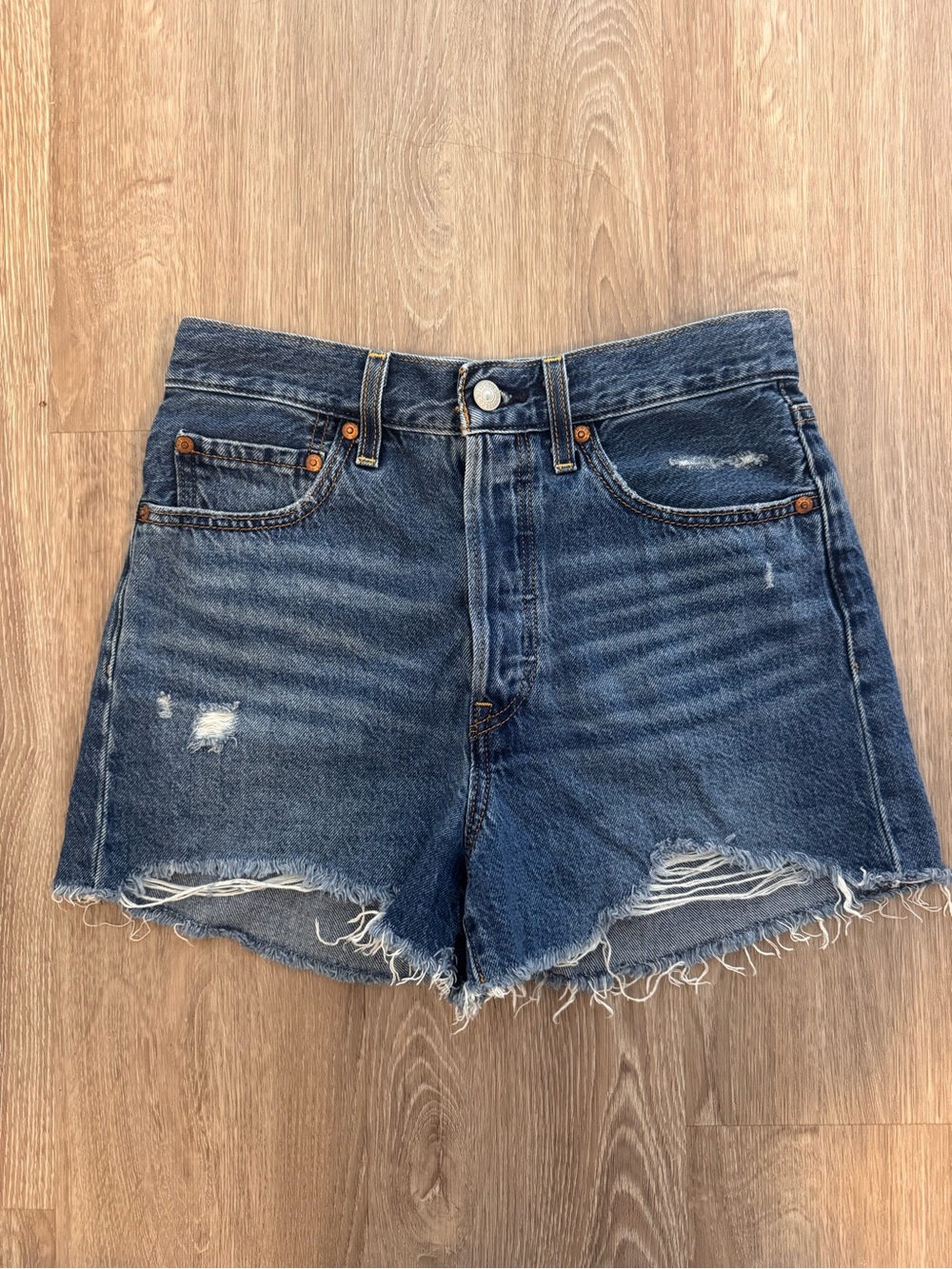 NWOT - Levi's Ribcage High-Rise Denim Shorts
